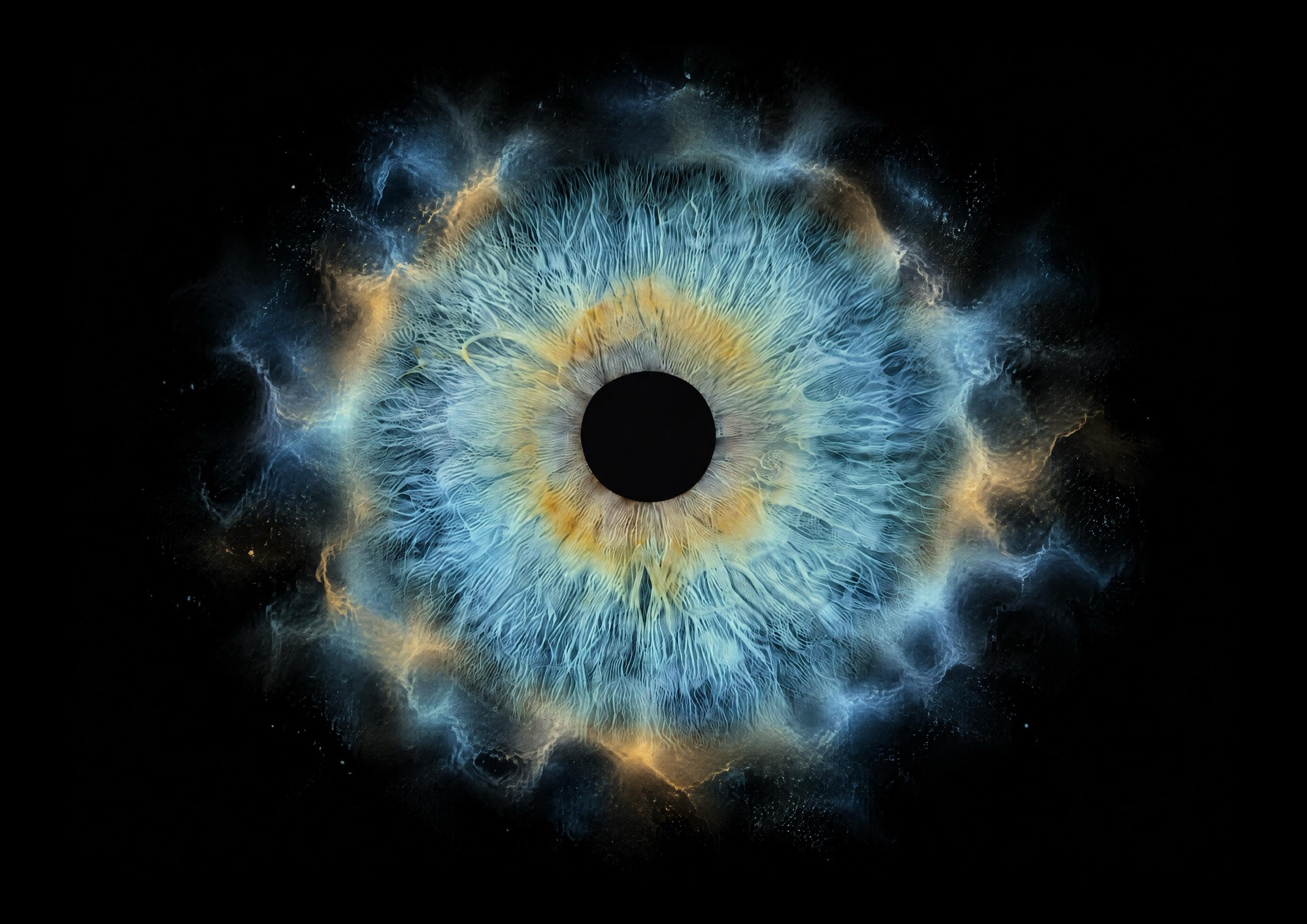 Iris bleu aux reflets dorés, entouré d’un nuage de couleurs façon nébuleuse